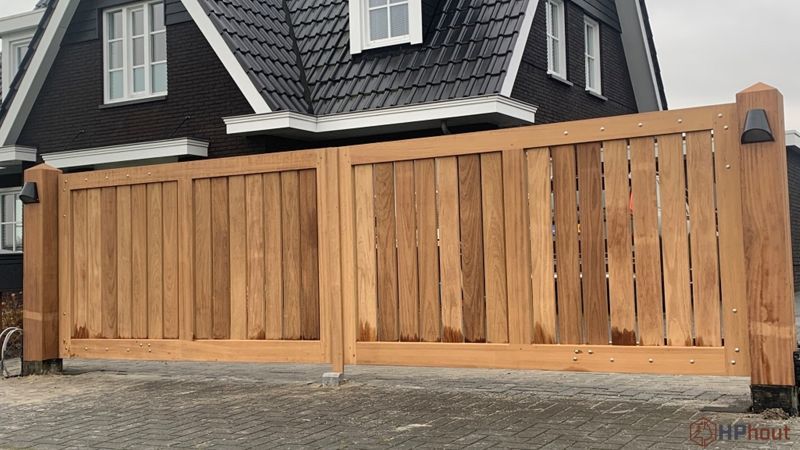 Iroko Spiekpoort 500 cm met brede spijlen