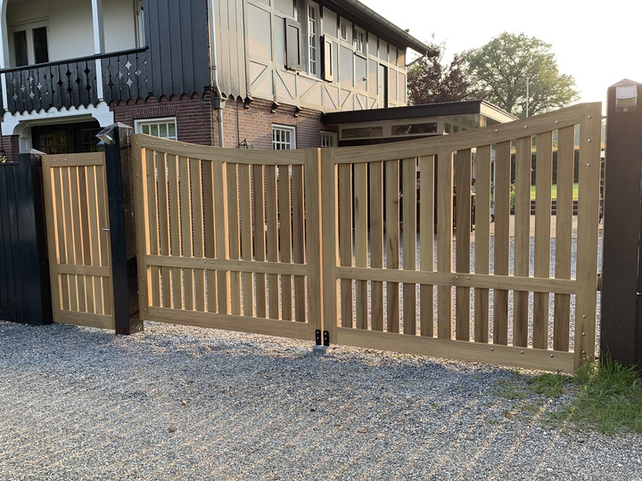 Iroko maatwerk poort 