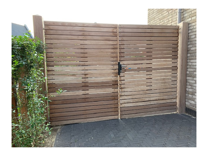 Iroko maatwerk poort 