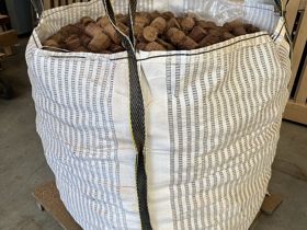 Briketten uit eigen werkplaats