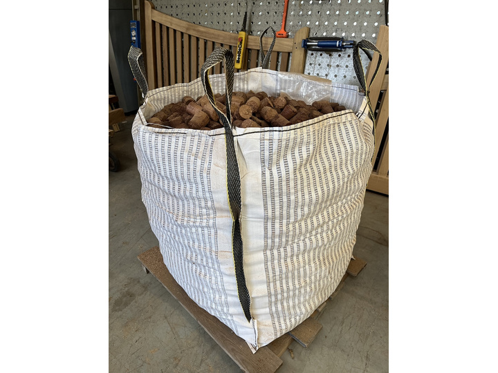 Briketten uit eigen werkplaats