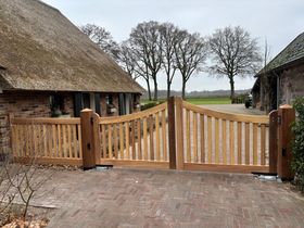 Iroko Havezathe poort